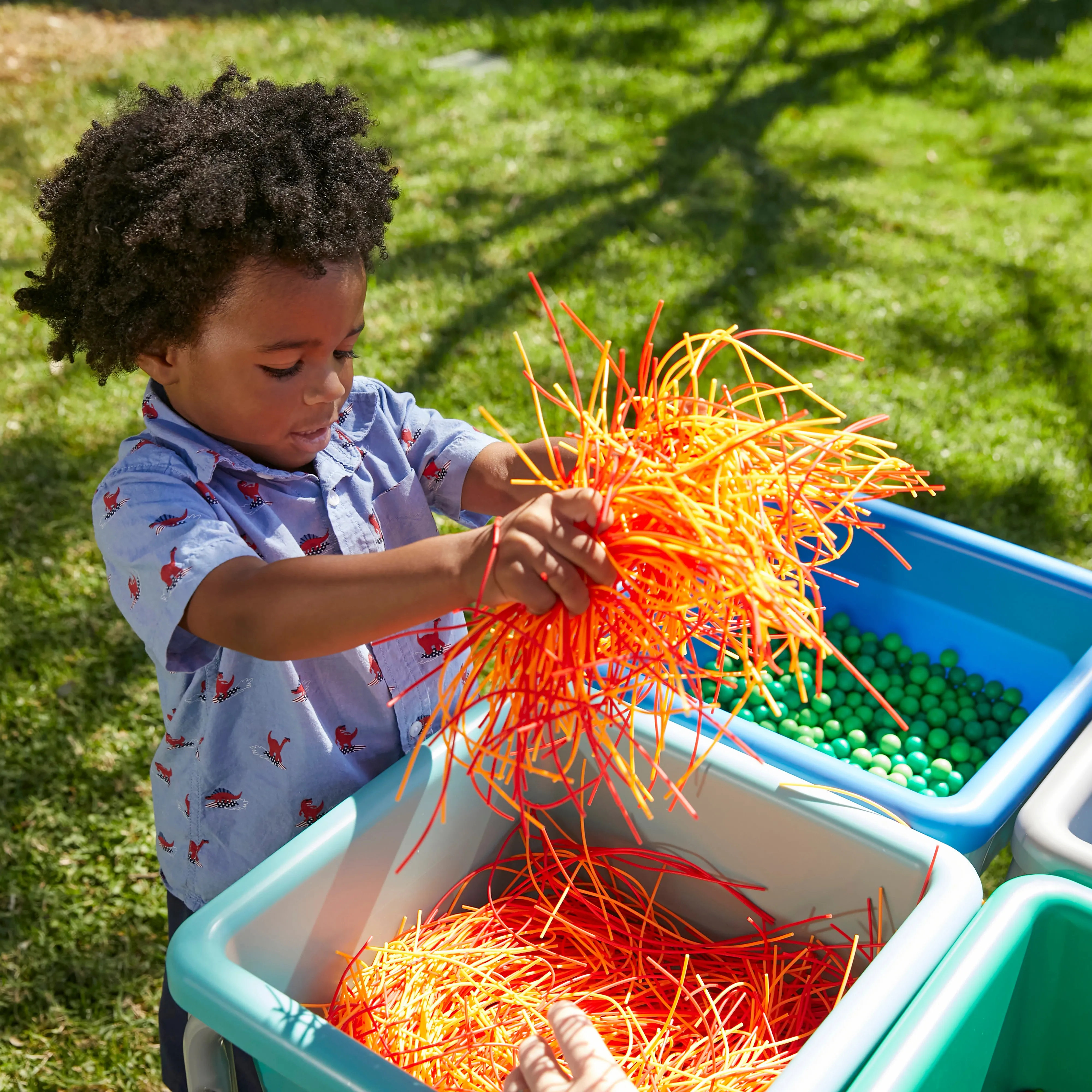 4-Station Sand and Water Adjustable Play Table, Sensory Bins