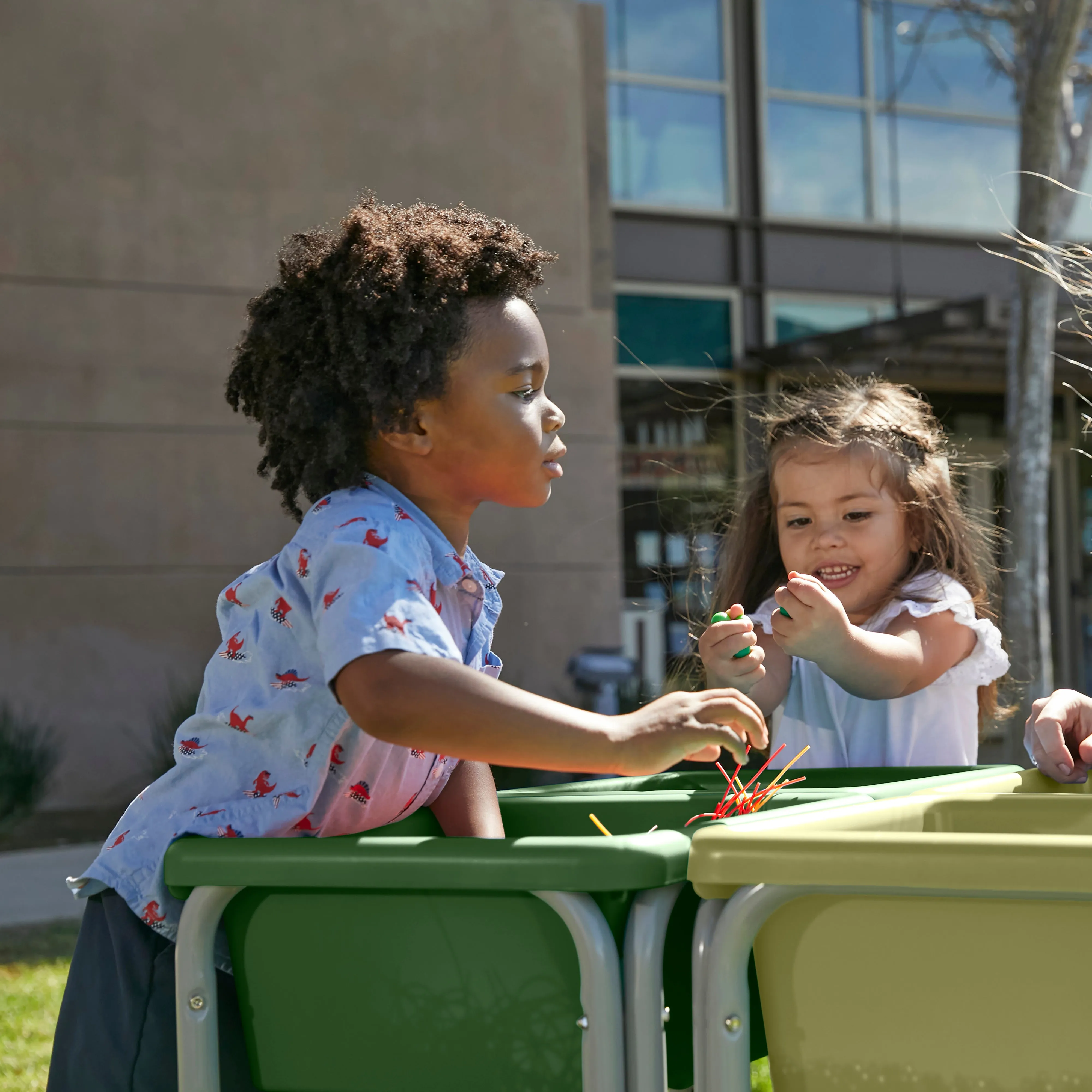 4-Station Sand and Water Adjustable Play Table, Sensory Bins