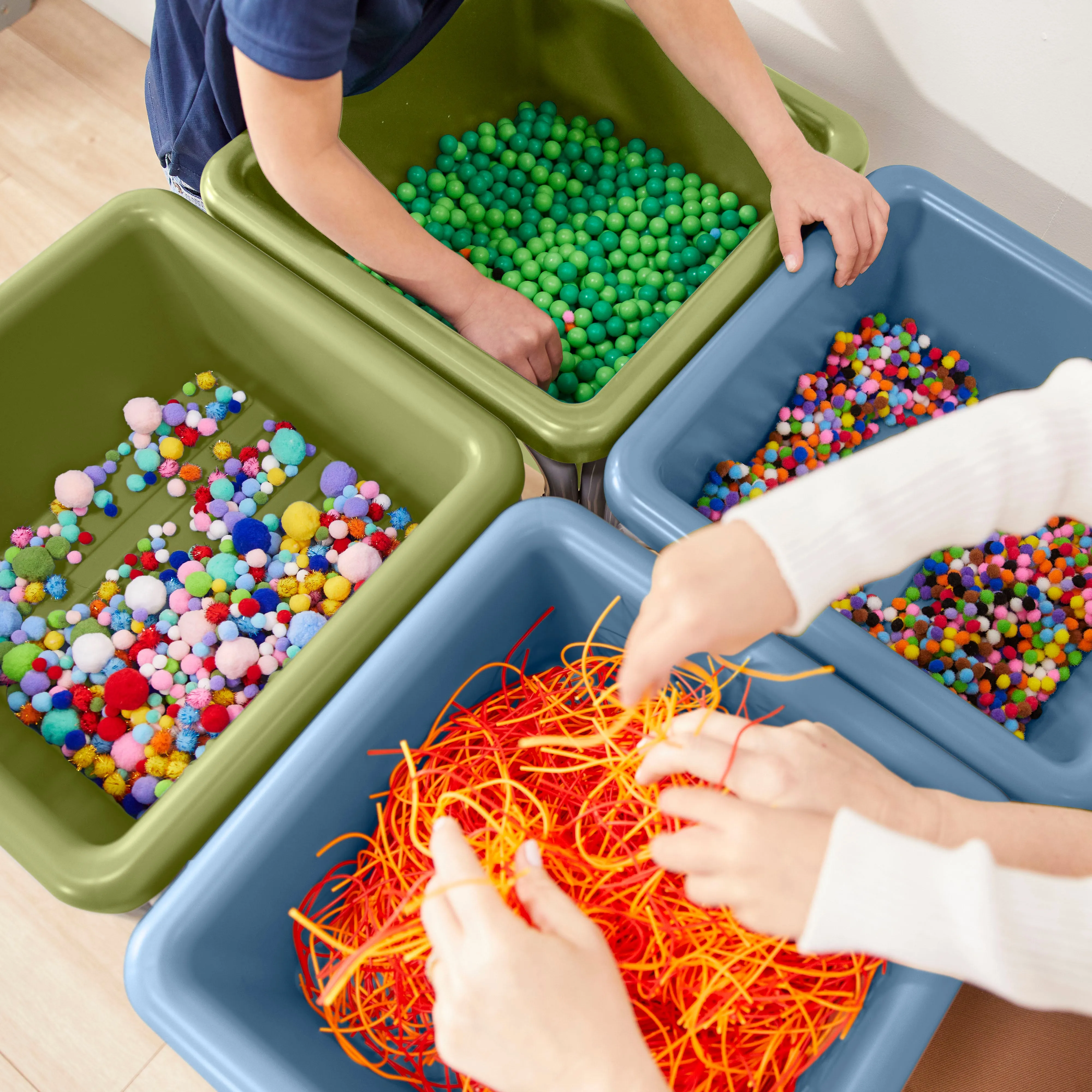 4-Station Sand and Water Adjustable Play Table, Sensory Bins