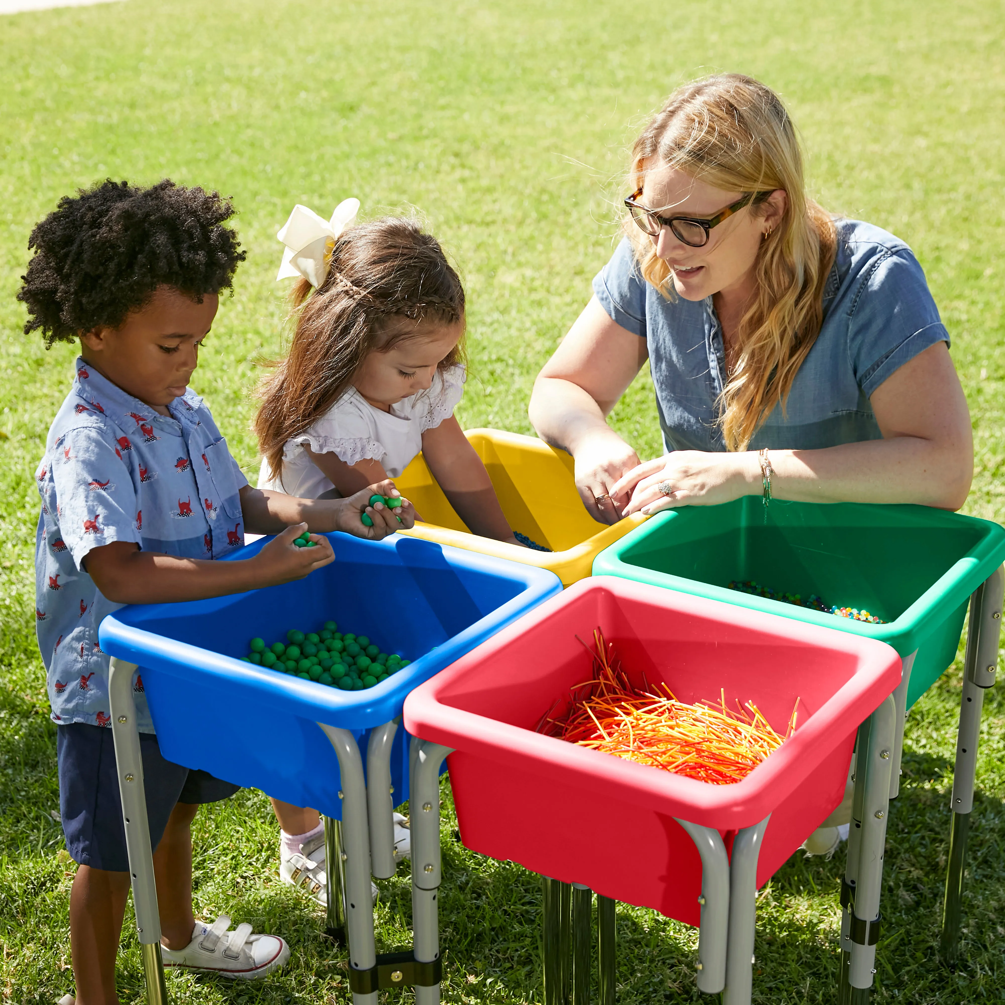 4-Station Sand and Water Adjustable Play Table, Sensory Bins