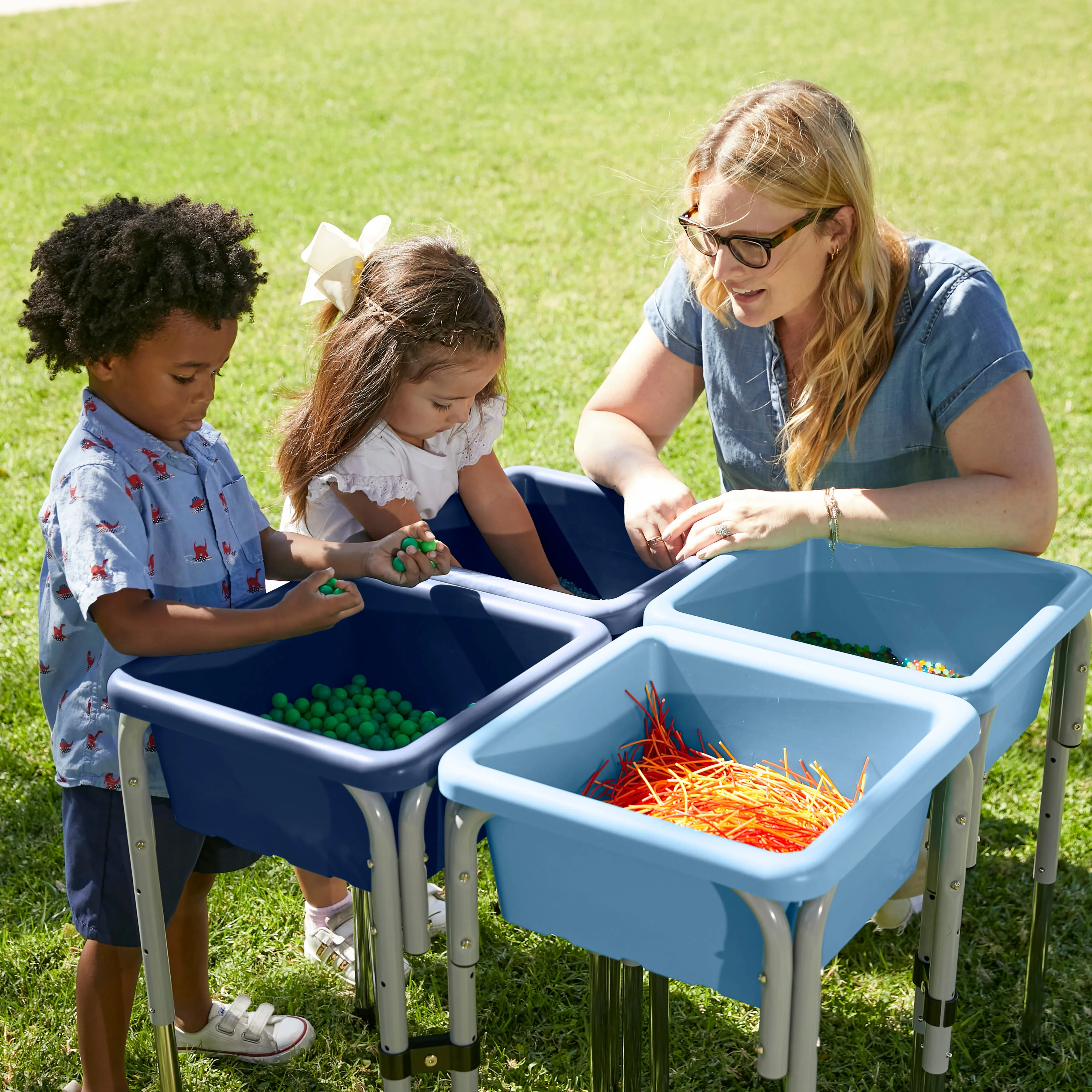 4-Station Sand and Water Adjustable Play Table, Sensory Bins