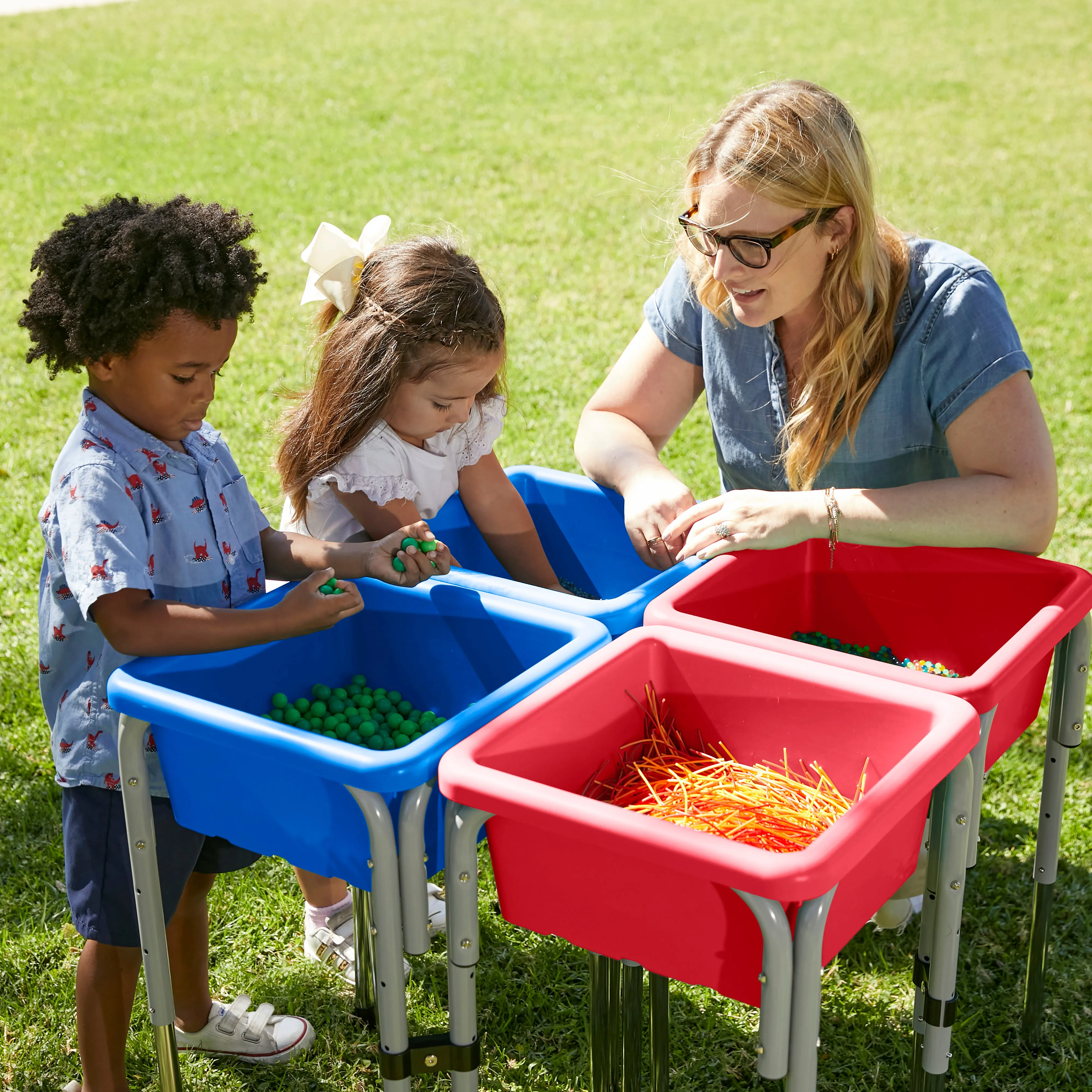 4-Station Sand and Water Adjustable Play Table, Sensory Bins