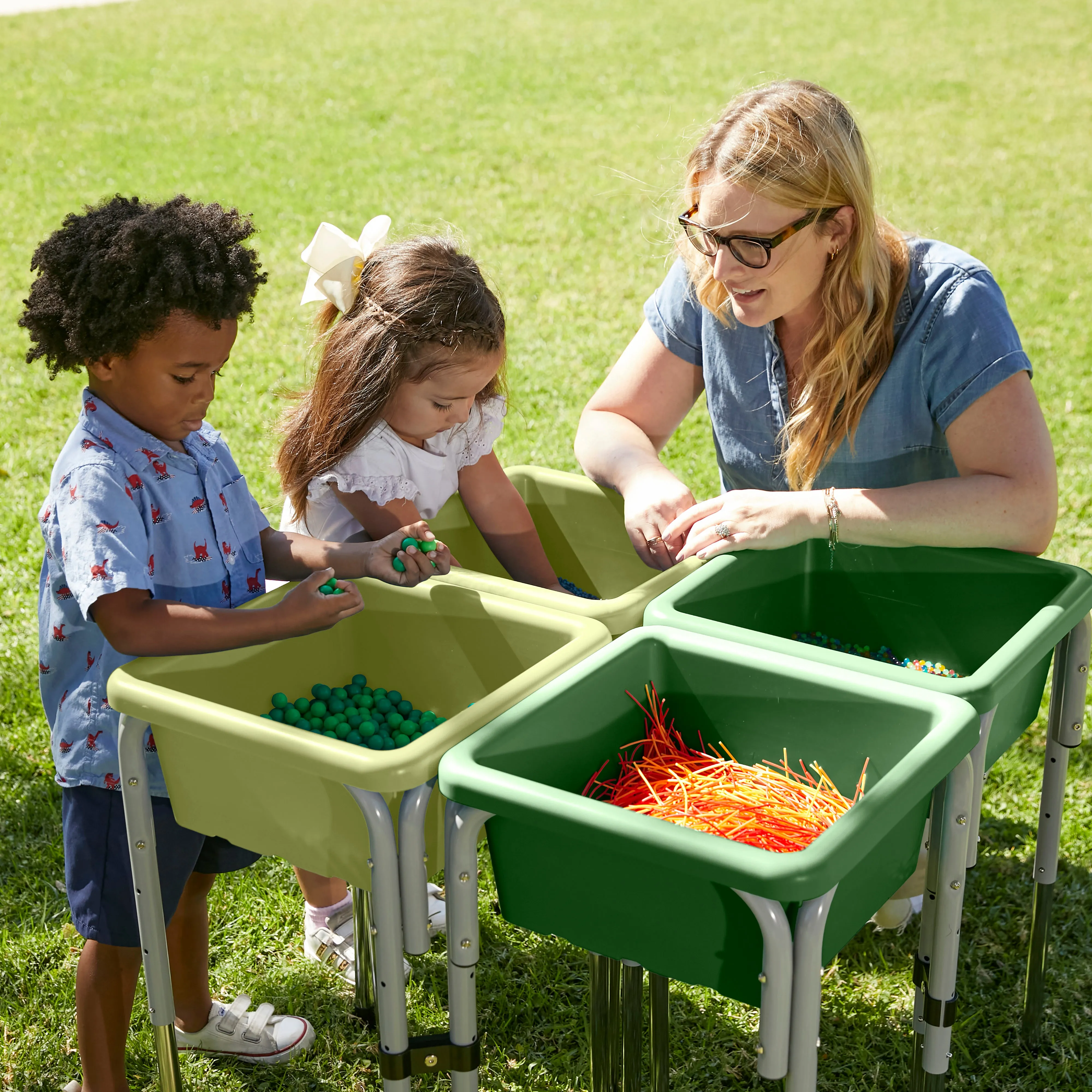 4-Station Sand and Water Adjustable Play Table, Sensory Bins