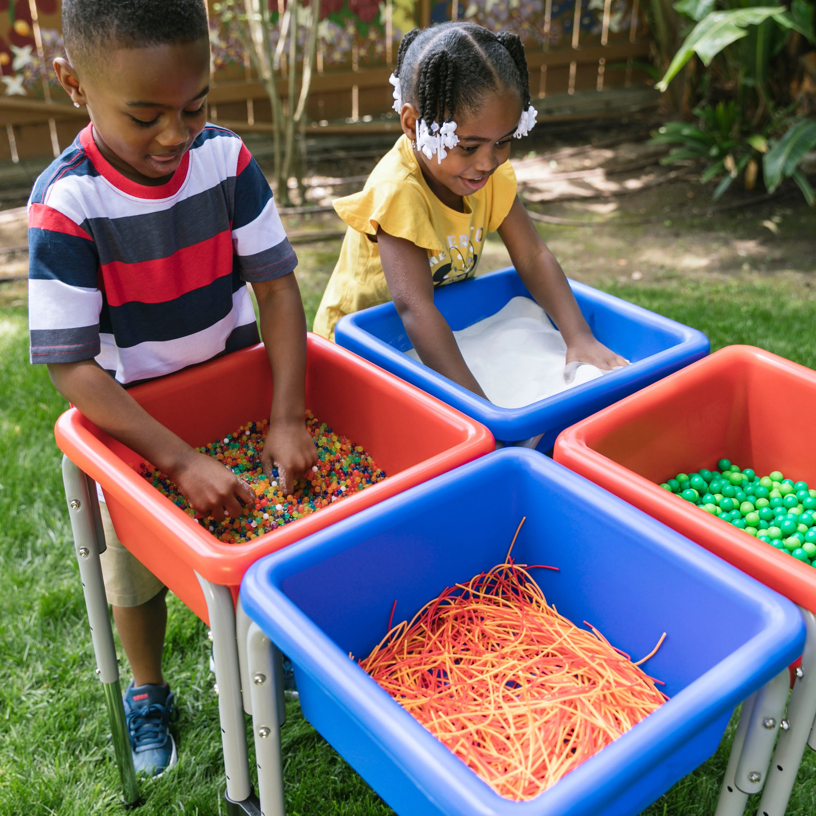 4-Station Sand and Water Adjustable Play Table, Sensory Bins