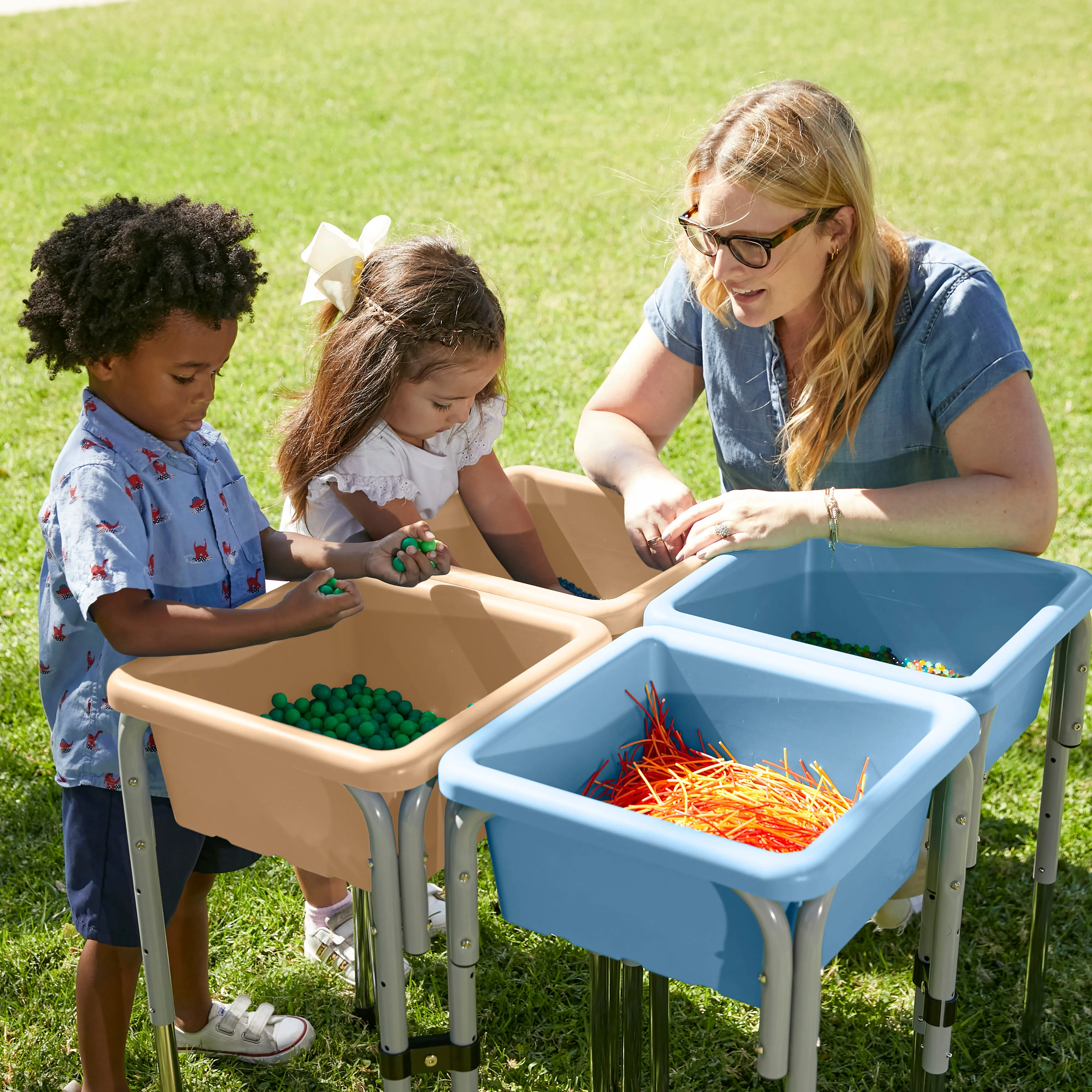 4-Station Sand and Water Adjustable Play Table, Sensory Bins