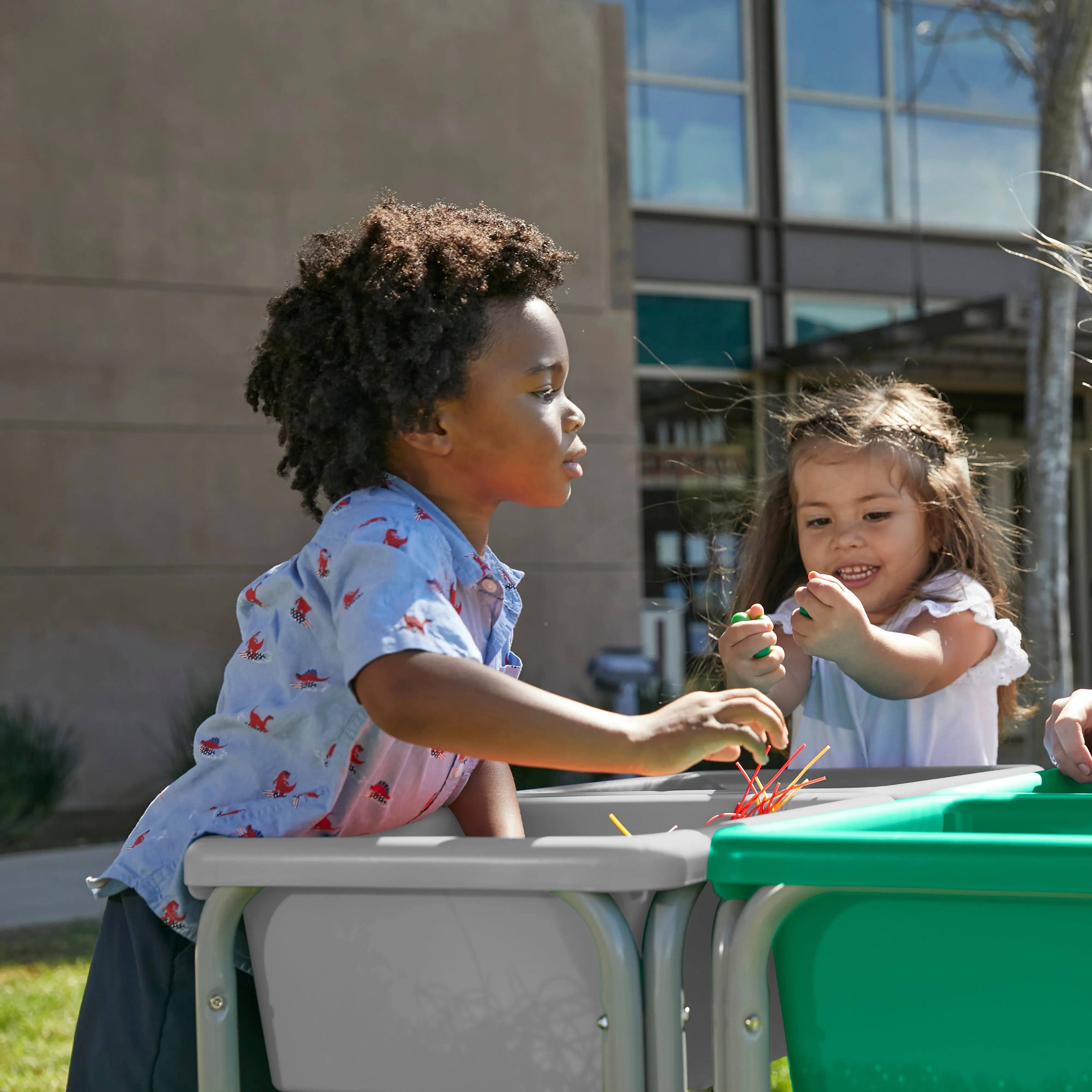 4-Station Sand and Water Adjustable Play Table, Sensory Bins