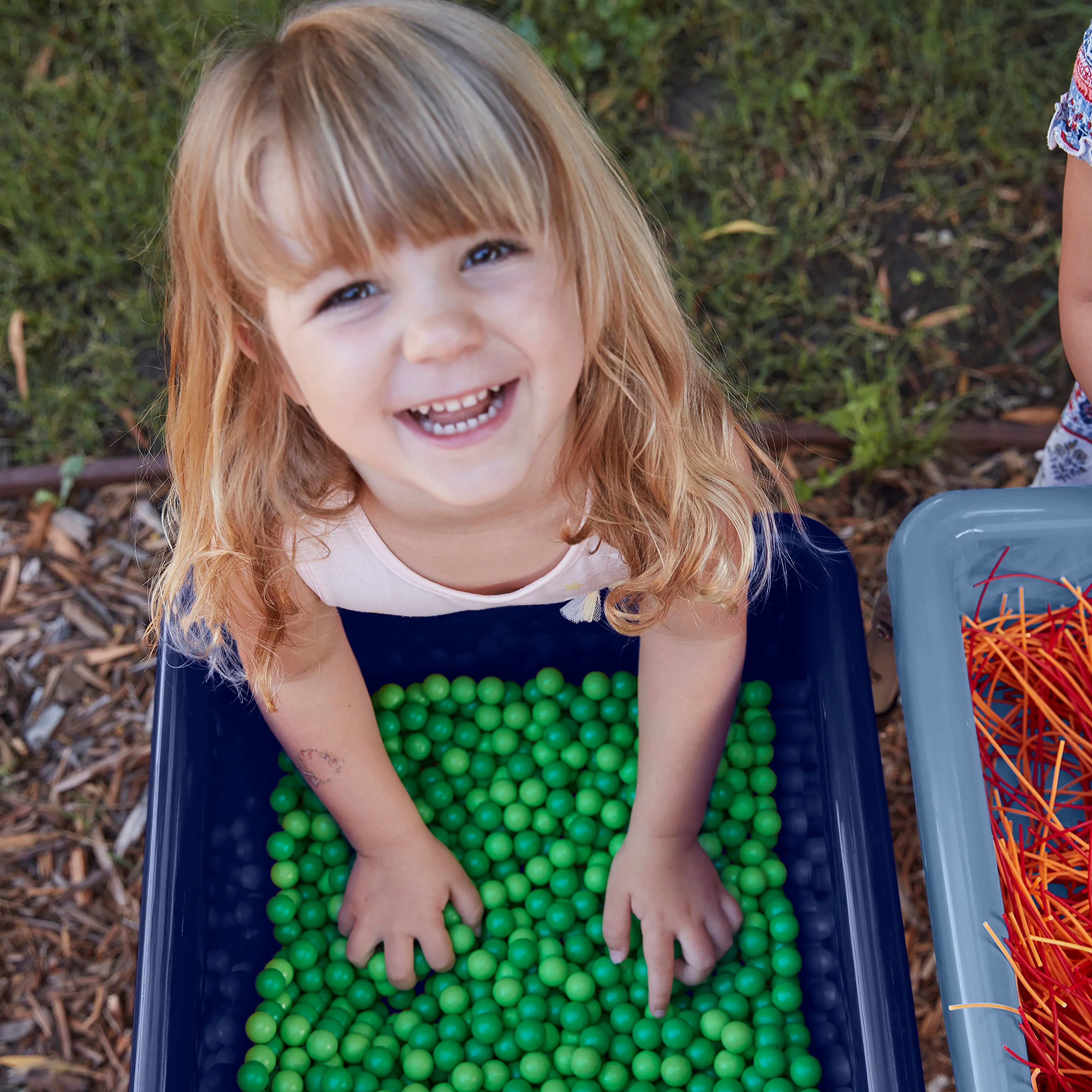 4-Station Sand and Water Adjustable Play Table, Sensory Bins