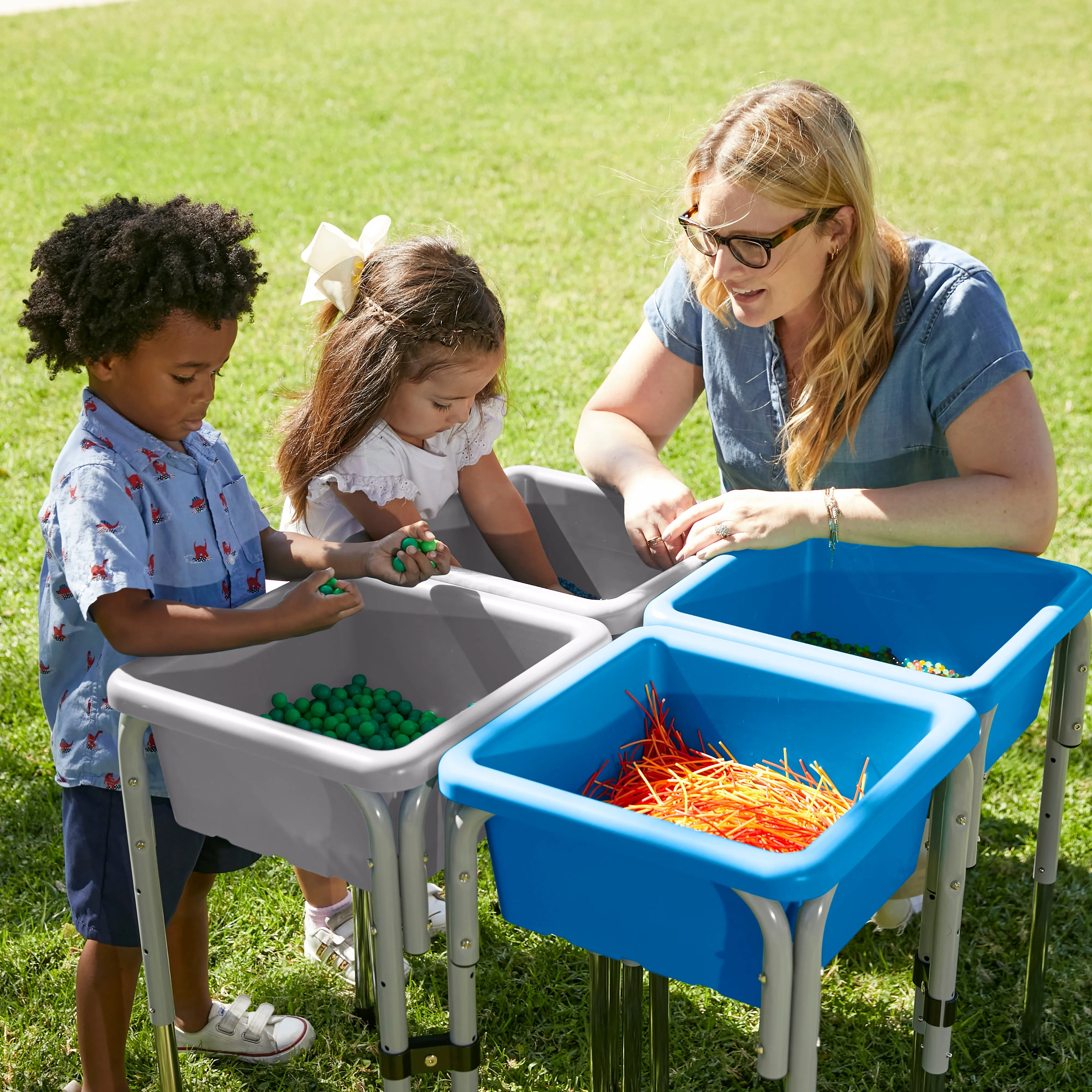 4-Station Sand and Water Adjustable Play Table, Sensory Bins