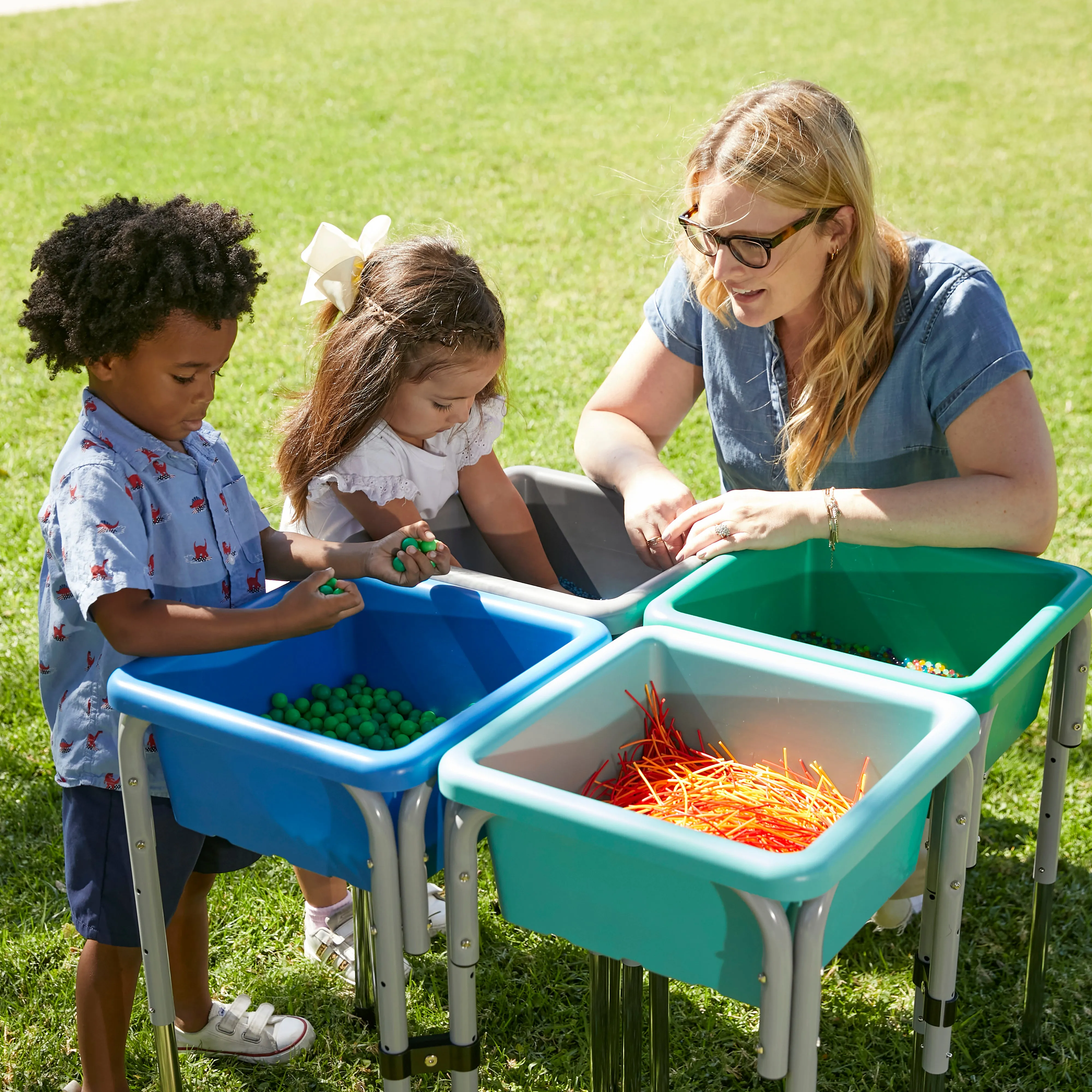 4-Station Sand and Water Adjustable Play Table, Sensory Bins