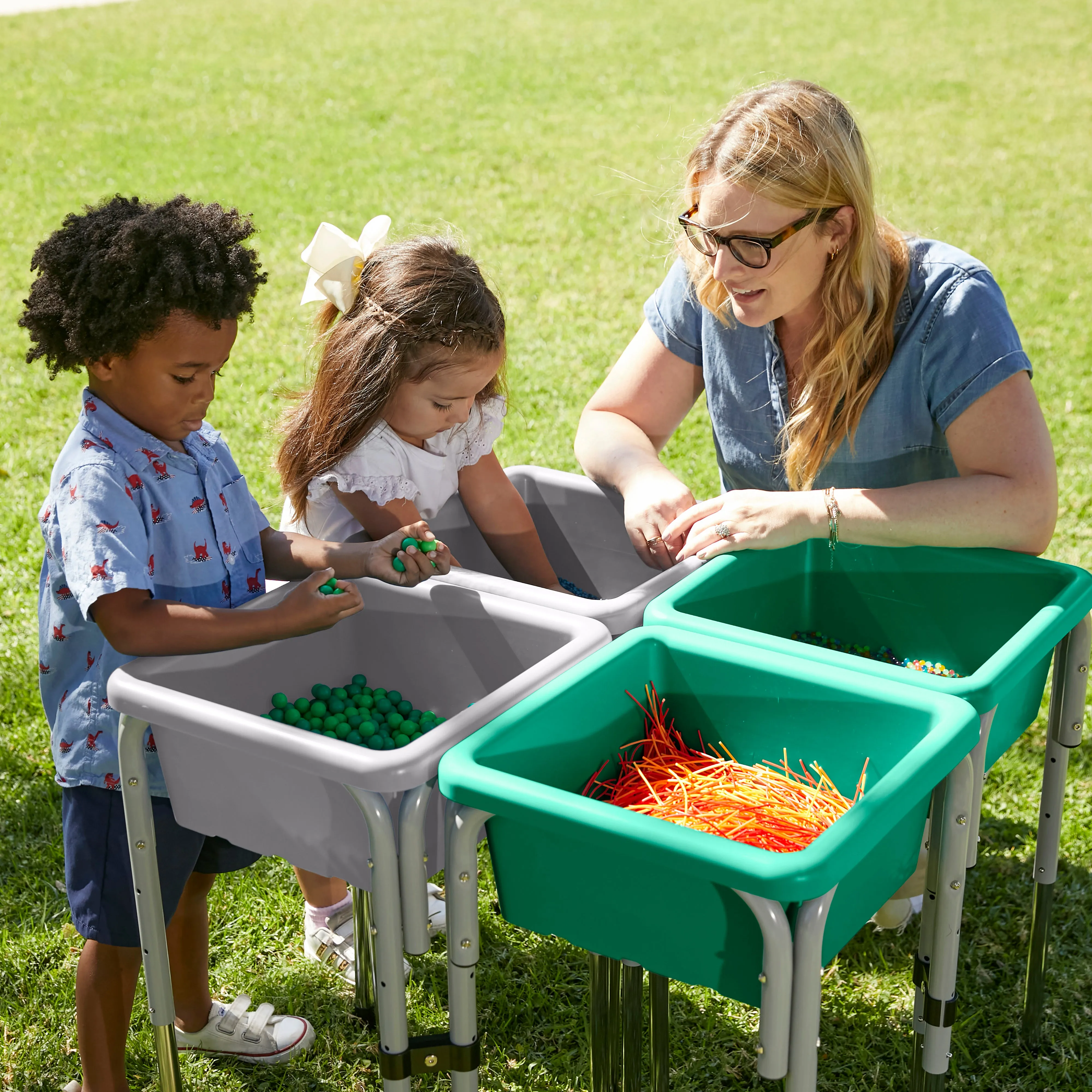 4-Station Sand and Water Adjustable Play Table, Sensory Bins